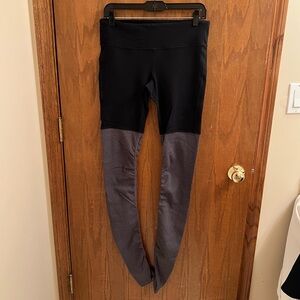 ALO Yoga Black and Gray Leggings